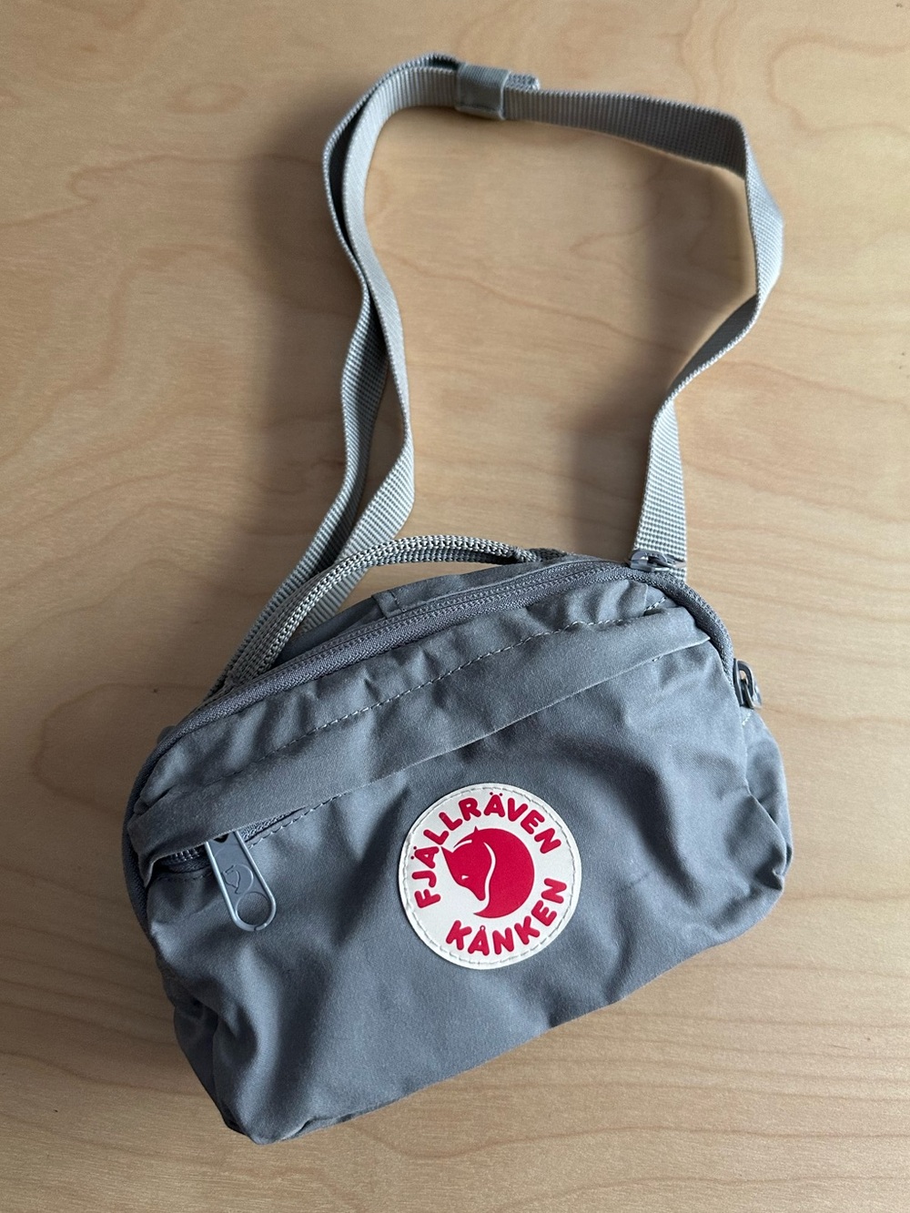 Fjallraven Kanken Hip Pack in Fog
